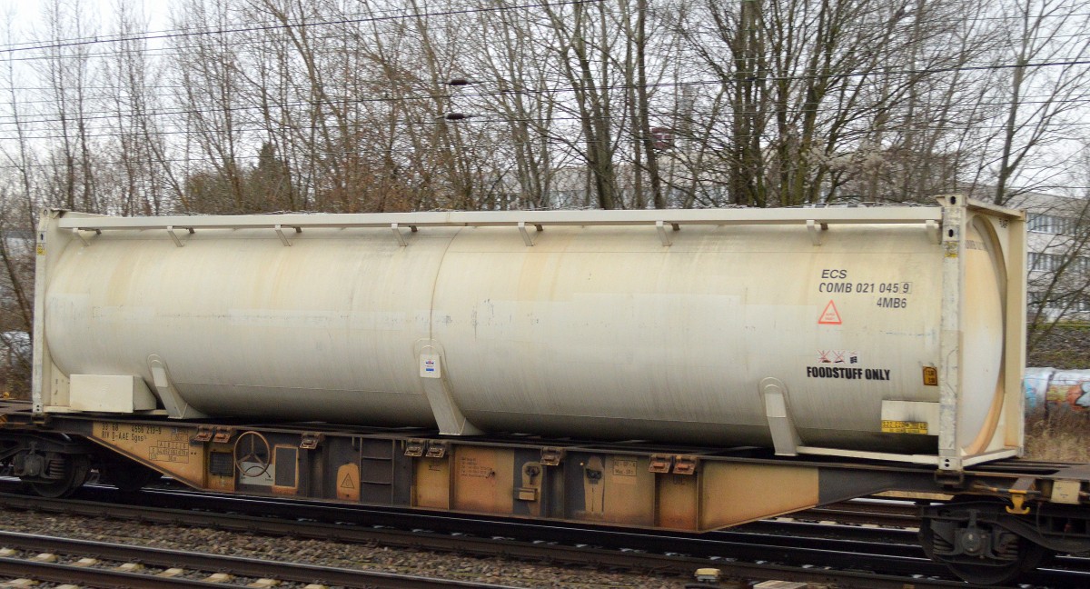 Großer Kesselcontainer für Lebensmittel am 17.12.15 Berlin-Springpfuhl.