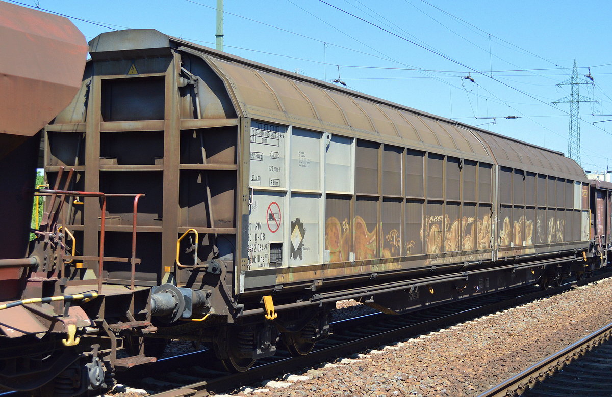 Großräumiger Drehgestell-Schiebewandwagen der DB mit der Nr. 31 RIV 80 D-DB 2892 064-9 Habbillns 351 (AAE H1) Ladegut: Stückgüter am 23.06.16 Bf. Flughafen Berlin-Schönefeld.
