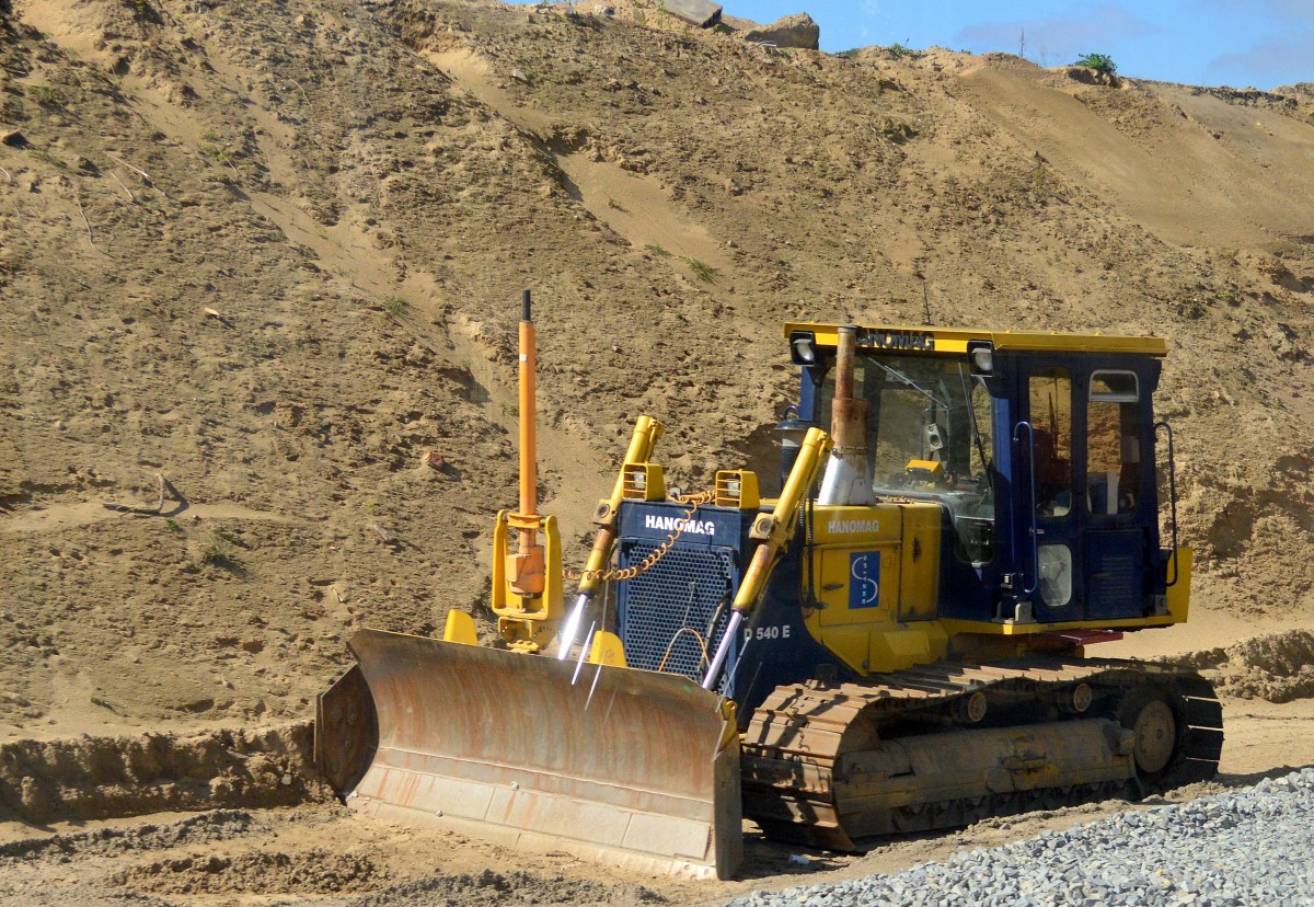HANOMAG D 540 E Raupe der Fa. Spitzke Logistik schon seit langem im Einsatz rund um die Großbaustelle Berlin-Ostkreuz, 15.04.14