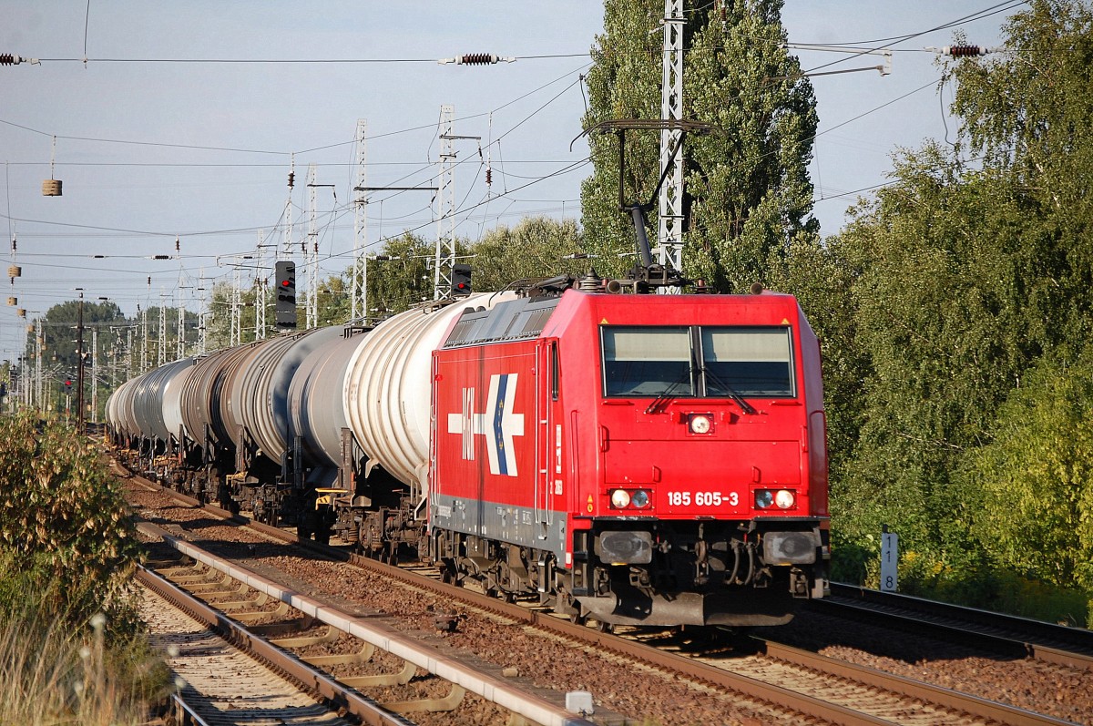 HGK 185 605-3 mit Kesselwagenzug am 16.08.13 Berlin-Karow.