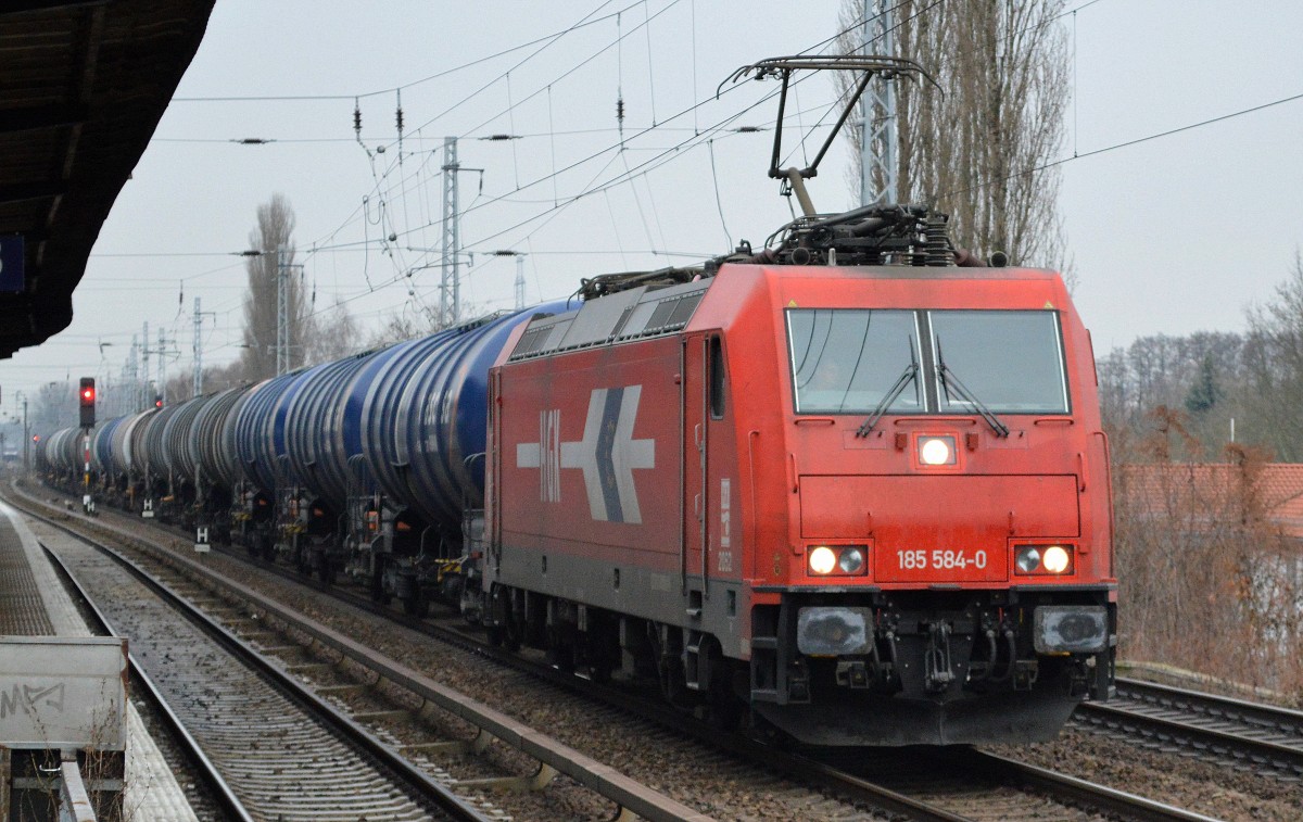 HGK/RHC 185 584-0 mit Kesselwagenzug am 18.12.14 Richtung Karower Kreuz Berlin.
