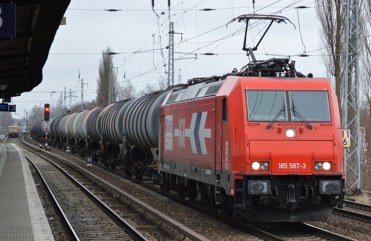HGK/RHC 185 587-3 mit Kesselwagenzug am 10.02.15 Berlin-Karow.