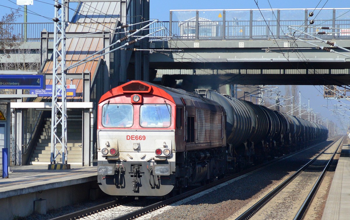 HGK/RHC DE669 (266 069-4) mit Kesselwagenzug am 26.02.15 Berlin-Hohenschönhausen.