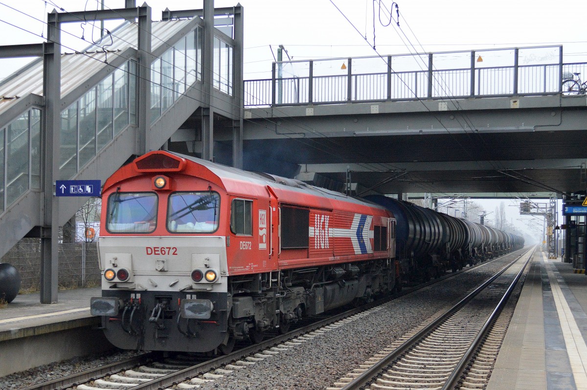 HGK/RHC DE672 (266 072-8) mit Kesselwagenzug am 21.01.15 Berlin-Hohenschönhausen.