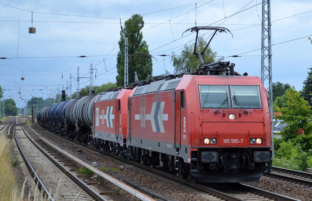 HGK/RHC Doppeltraktion 2053/185 585-7 + 2056/185 588-1 mit Kesselwagenzug am 24.06.14 Berlin-Karow.
