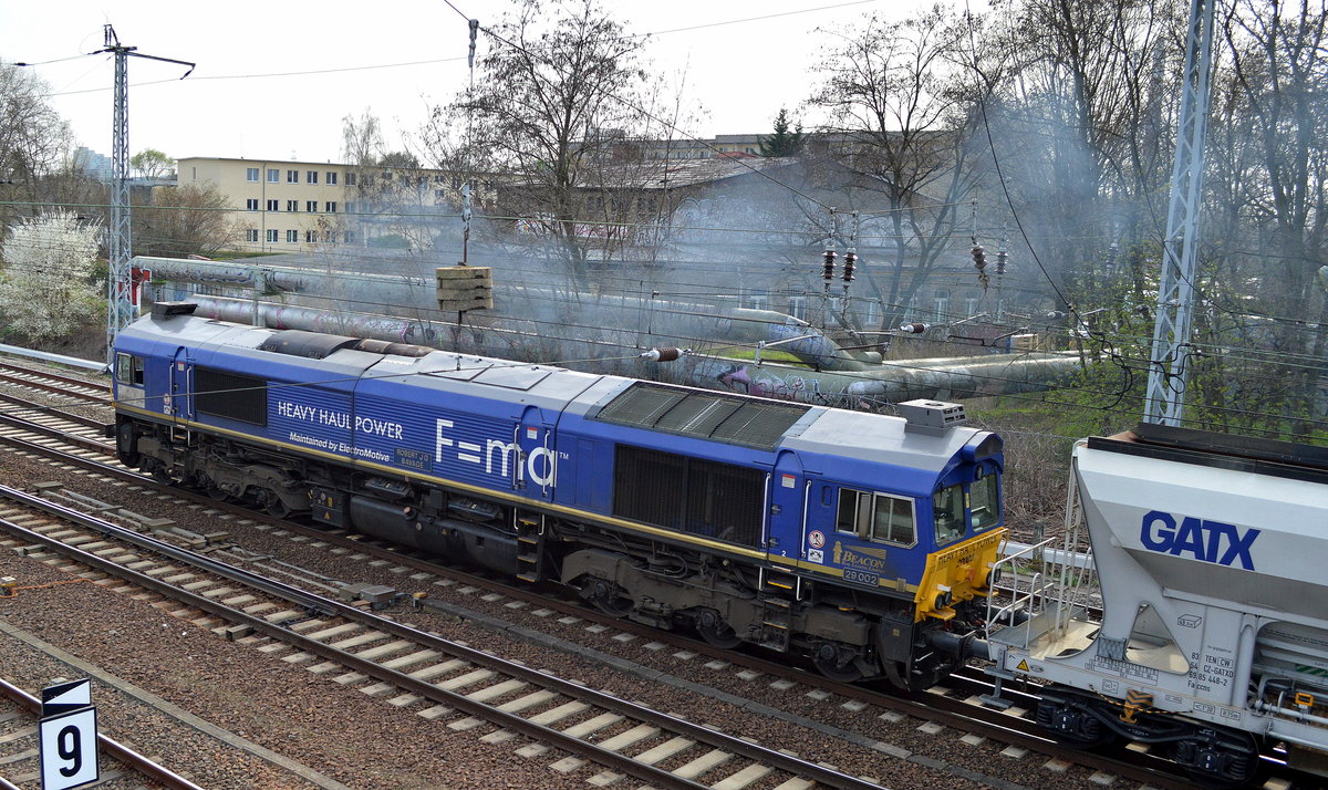 HHPI 29 002  ROBERT JG SAVAGE  (92 80 1266 464-7 D-HHPI, EMD Bj.2010) dampft ordentlich obwohl sie mit leerem Schüttgutzug unterwegs ist, 05.04.16 Berlin-Springpfuhl.