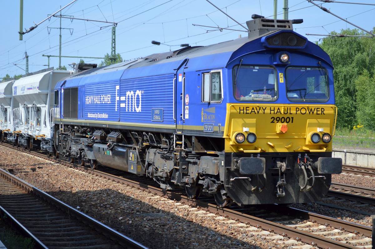 HHPI 29001 (266 461-3) mit einem typischen Ganzzug Schüttgutwagen am 18.07.15 Bhf. Flughafen Berlin-Schönefeld.