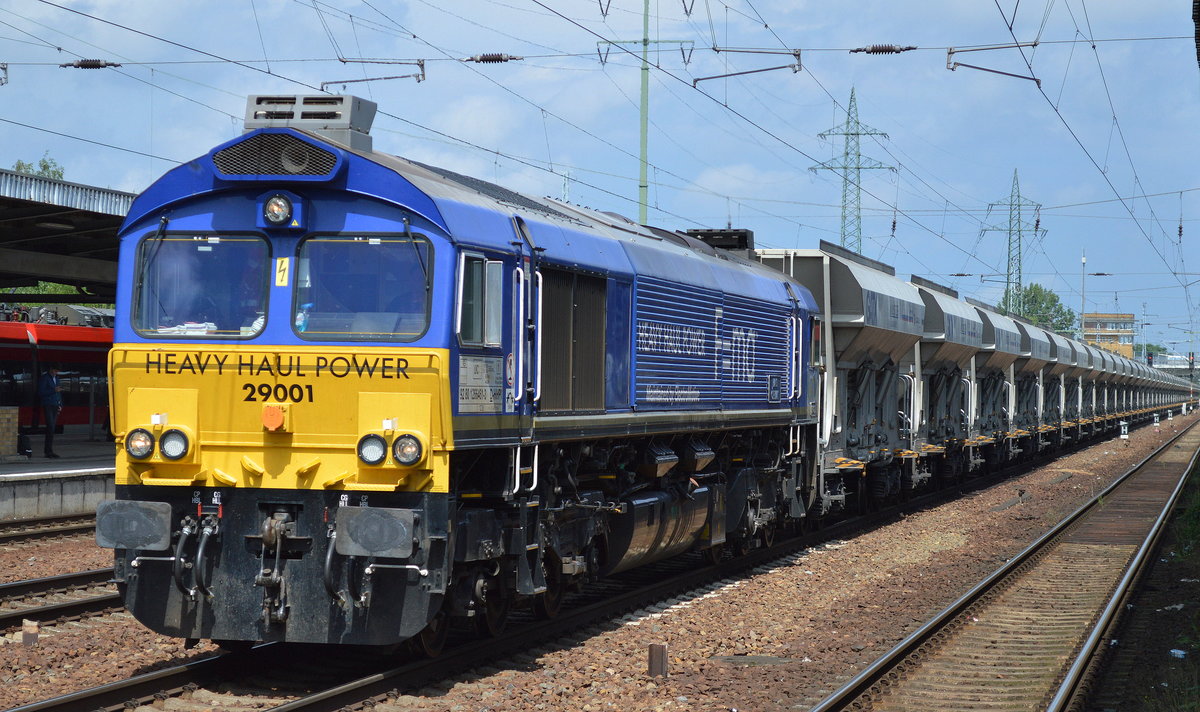 HHPI 29001/266 461-3 und Ganzzug Schüttgutwagen (leer) am 14.06.16 Bf. Flughafen Berlin-Schönefeld.