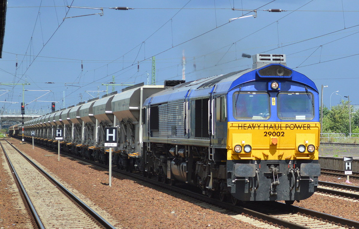 HHPI 29002/266 464-7 mit dem üblichen Schüütgutwagenzug am 06.07.16 Durchfahrt Bf. Flughafen Berlin-Schönefeld.