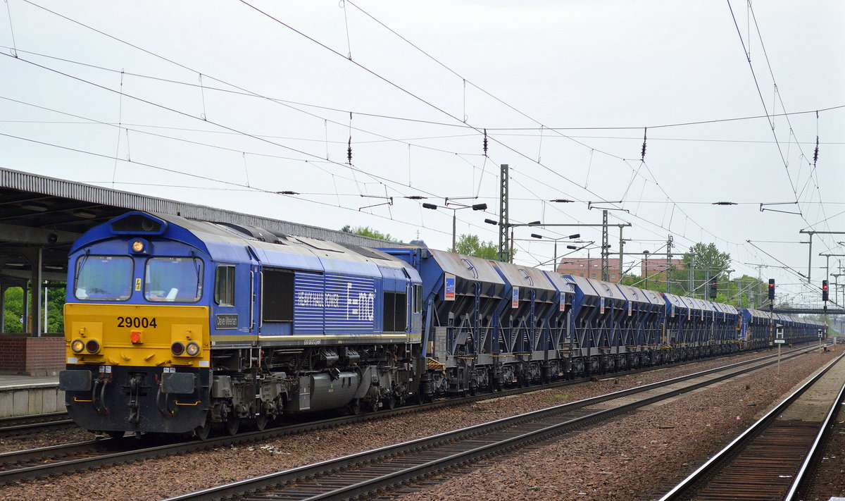 HHPI 29004  Dave Meehan  (266 027-2) mit Schüttgutföderzug (blau) am 16.05.17 Bf. Flughafen Berlin-Schönefeld.