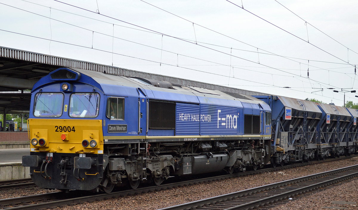 HHPI 29004  Dave Meehan  (266 027-2) mit Schüttgutföderzug (blau) am 16.05.17 Bf. Flughafen Berlin-Schönefeld.