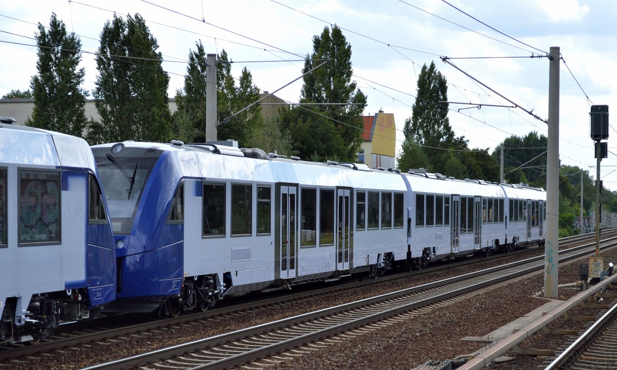 Hier am Ende des zusammengekuppelten Probzuges mit vier Triebz�gen der vlexx GmbH einer von drei dreiteiligen Coradia LINT 81 mit der Nr. 620 905 am 20.08.14 Berlin-Pankow. 