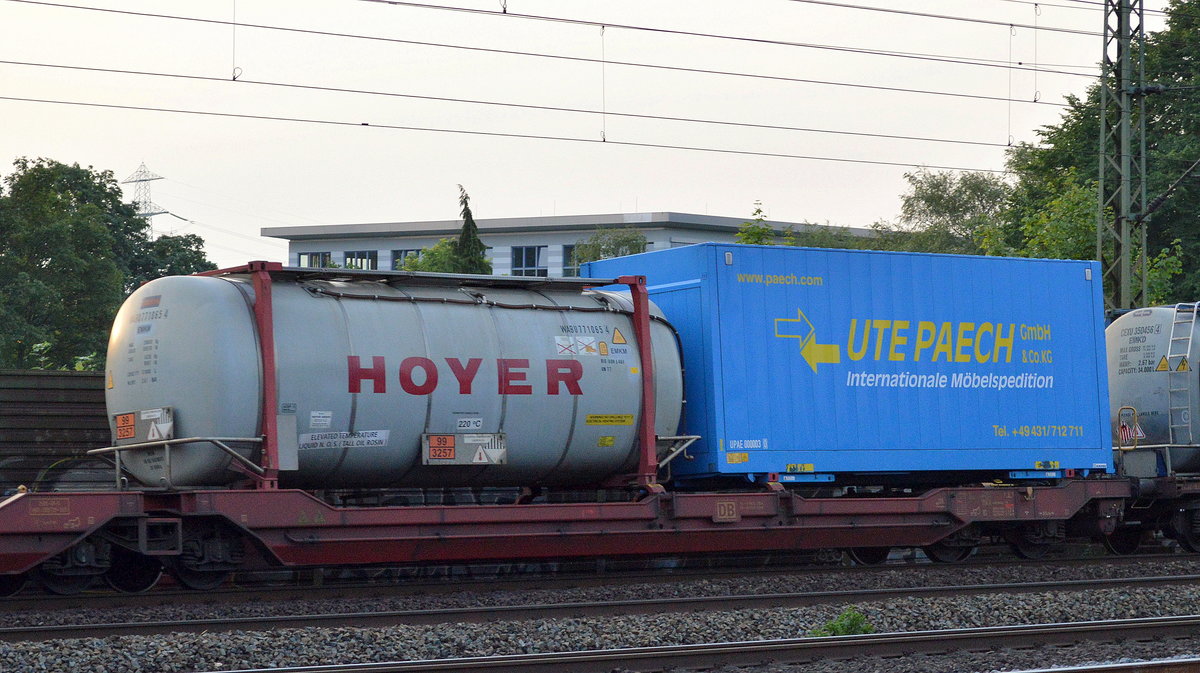 HOYER Tankcontainer (UN-Nr.: 99/3257 = Erwärmter, flüssiger Stoff, N.A.G., bei oder über 100 °C und bei Stoffen mit einem Schmelzpunkt unter seinem Flammpunkt (einschließlich geschmolzenes Metall, geschmolzenes Salz usw.)+ Wechselbrücke für LKW der Fa. UTE PAECH GmbH & Co.KG am 20.06.17 Hamburg-Harburg.