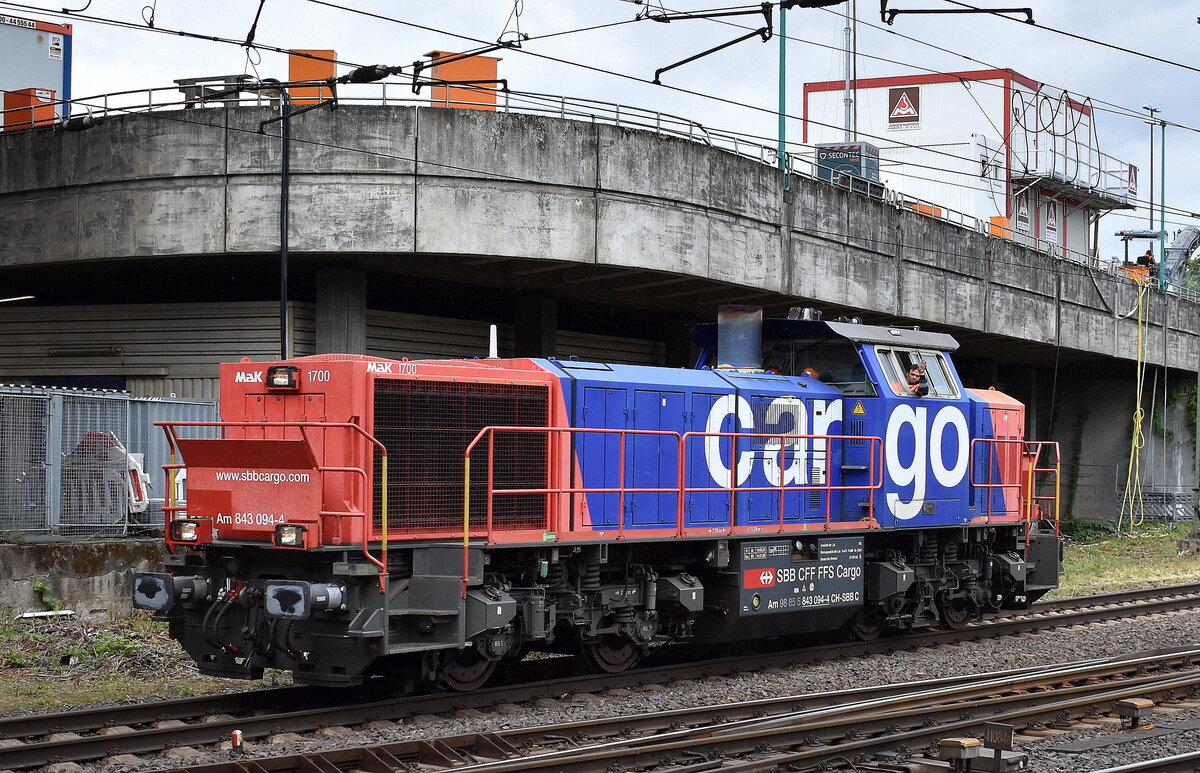 HRS - Hamburger Rail Service GmbH & Co. KG mit der angemieteten MaK G 1700 Diesellok  Am 843 094-4  (NVR:  Am 98 85 5 843 094-4 CH-SBBC ) bei Rangiertätigkeiten rund um den Hamburger Hafen am 27.05.25 Höhe Bahnhof Hamburg-Harburg. Viele Grüße an den Tf.!!!