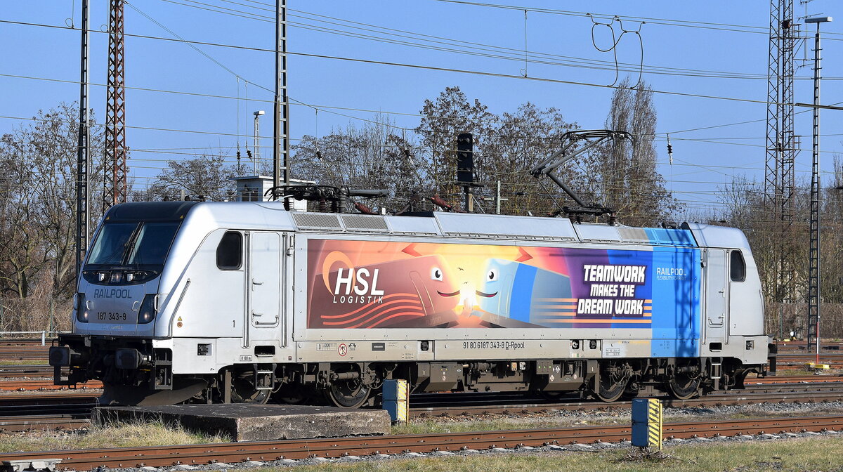 HSL Logistik GmbH, Hamburg [D] mit der geleasten Railpool Lok  187 343-9  [NVR-Nummer: 91 80 6187 343-9 D-Rpool] beim Umsetzen um einen Kesselwagenzug zu holen am Bahnhof Frankfurt (Oder), 22.03.25