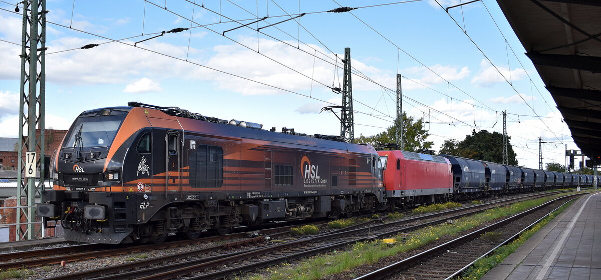 HSL Logistik GmbH, Hamburg [D] mit der geleasten ELP Euro9000 Lok  2019 314-4  [NVR-Nummer: 90 80 2019 314-4 D-ELP] + BRLL Lok  145 089-9  [NVR-Nummer: 91 80 6145 089-9 D-BRLL] und Getreidezug am Haken am 23.09.25 Höhe Bahnhof Magdeburg-Neustadt.