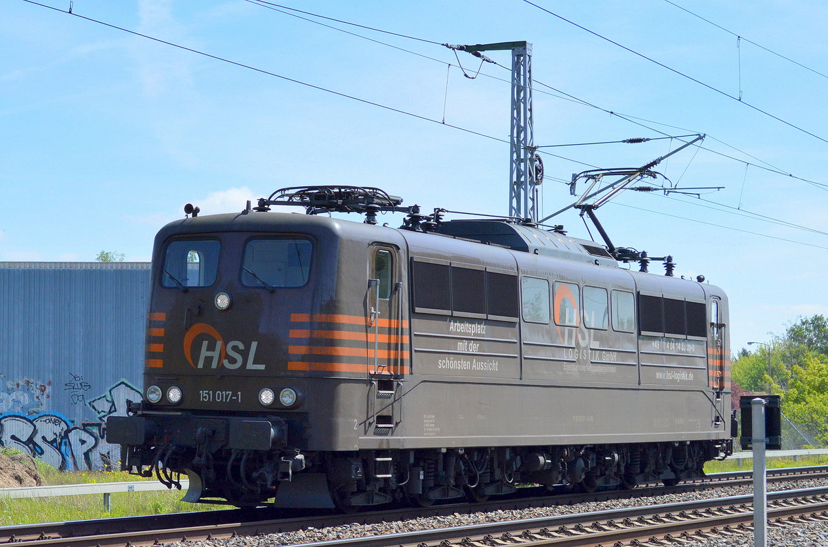 HSL mit ihrer 151 017-1 Richtung Oranienburg am 11.05.17 Mühlenbeck bei Berlin.