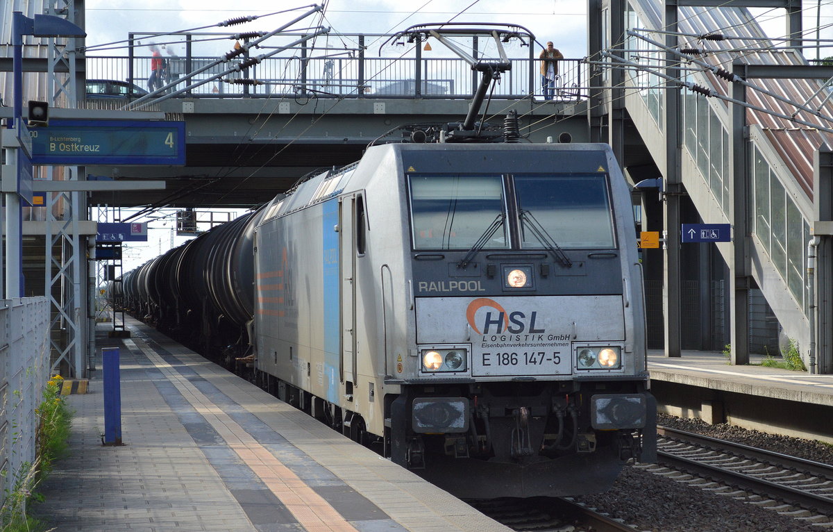 HSL mit der Railpool-Lok E 186 147-5 und Kesselwagenzug (leer) Richtung Stendell am 05.07.17 BF. Berlin-Hohenschönhausen. 