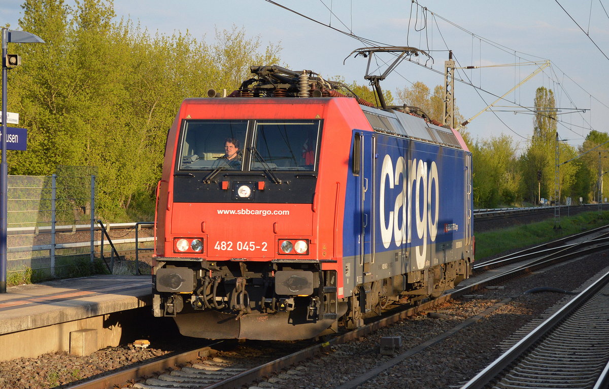 HSL mit Re 482 045-2 am 27.04.17 Bf. Berlin-Hohenschönhausen.