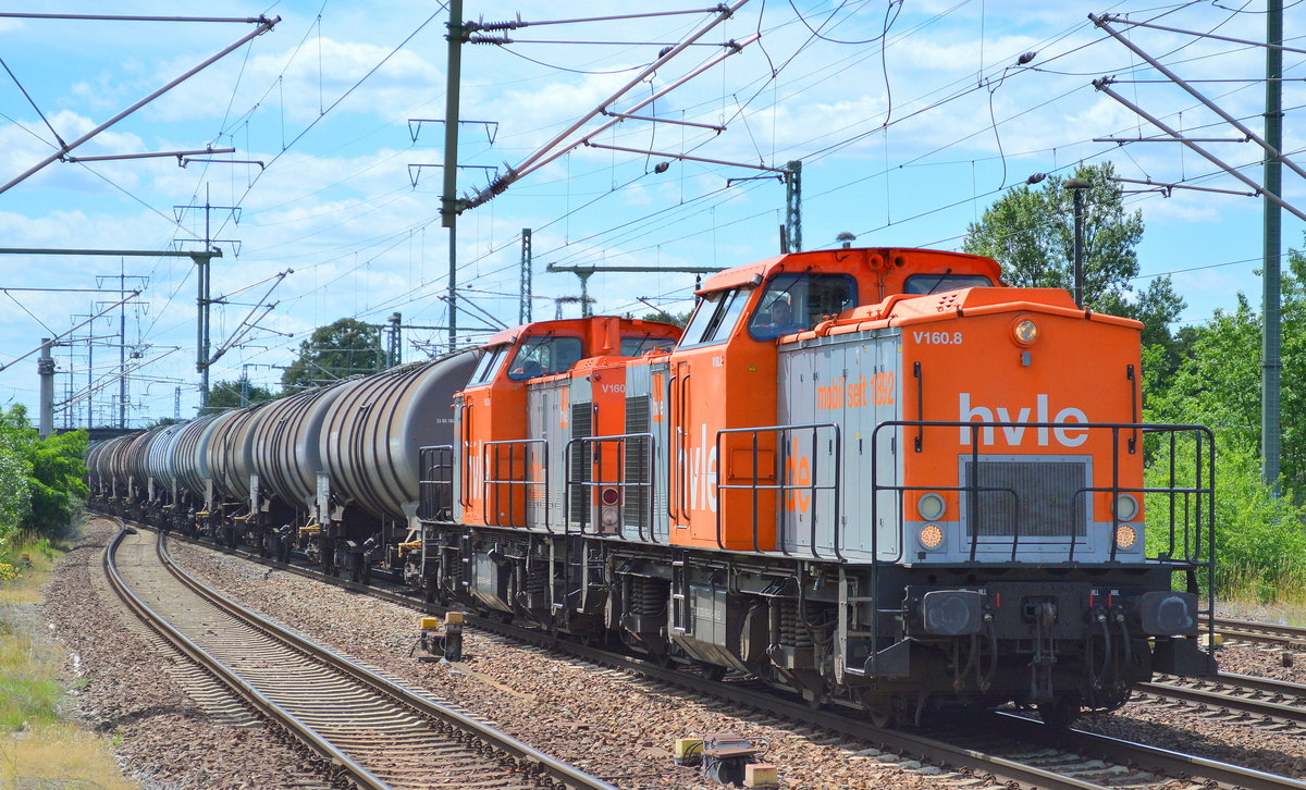 hvle Doppeltraktion V160.8 (203 616-8) + V160.10 (203 142-5) mit Kesselwagenzug (Ethanol) am 04.07.17 Bf. Flughafen Berlin-Schönefeld.