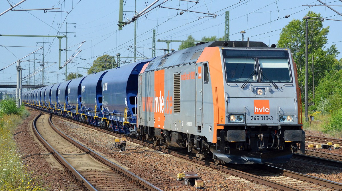 hvle mit 246 010-3 und einem Zug noch ganz neuer Getreideschüttgutwagen von VTG vom Typ Tagnpps am 04.08.15 Bhf. Flughafen Berlin-Schönefeld.
