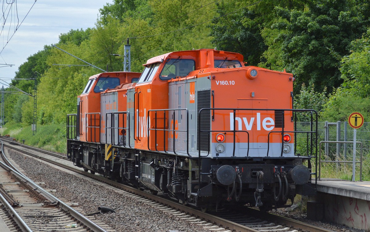 hvle V160.10 (92 80 1203 142-5 D-HVLE, LEW Bj.1975) am Haken von hvle V 160.3 (203 105-2) am 15.06.15 Bhf. Berlin-Hohenschönhausen.