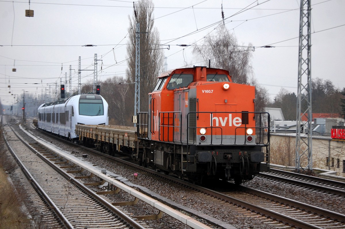 hvle V160.7 (203 150-8) mit einer Überführung eines fabrikneuen fünfteiligen FLIRT 3 (möglicherweise Auslieferung an die DB) vom Stadler Werk Berlin-Pankow Richtung Karower Kreuz Berlin am 20.01.14