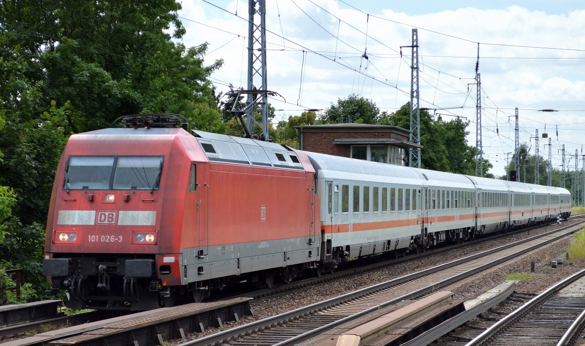 IC 2355 mit 101 026-3 am 23.06.14 Richtung Bernau in Berlin-Karow.