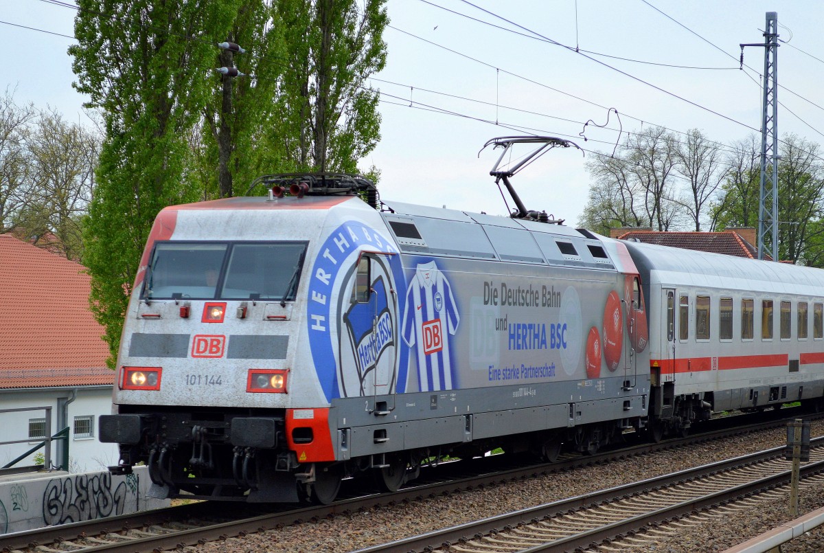 IC 2355 mit 101 144 Richtung Bernau am 22.04.14 Berlin-Karow.