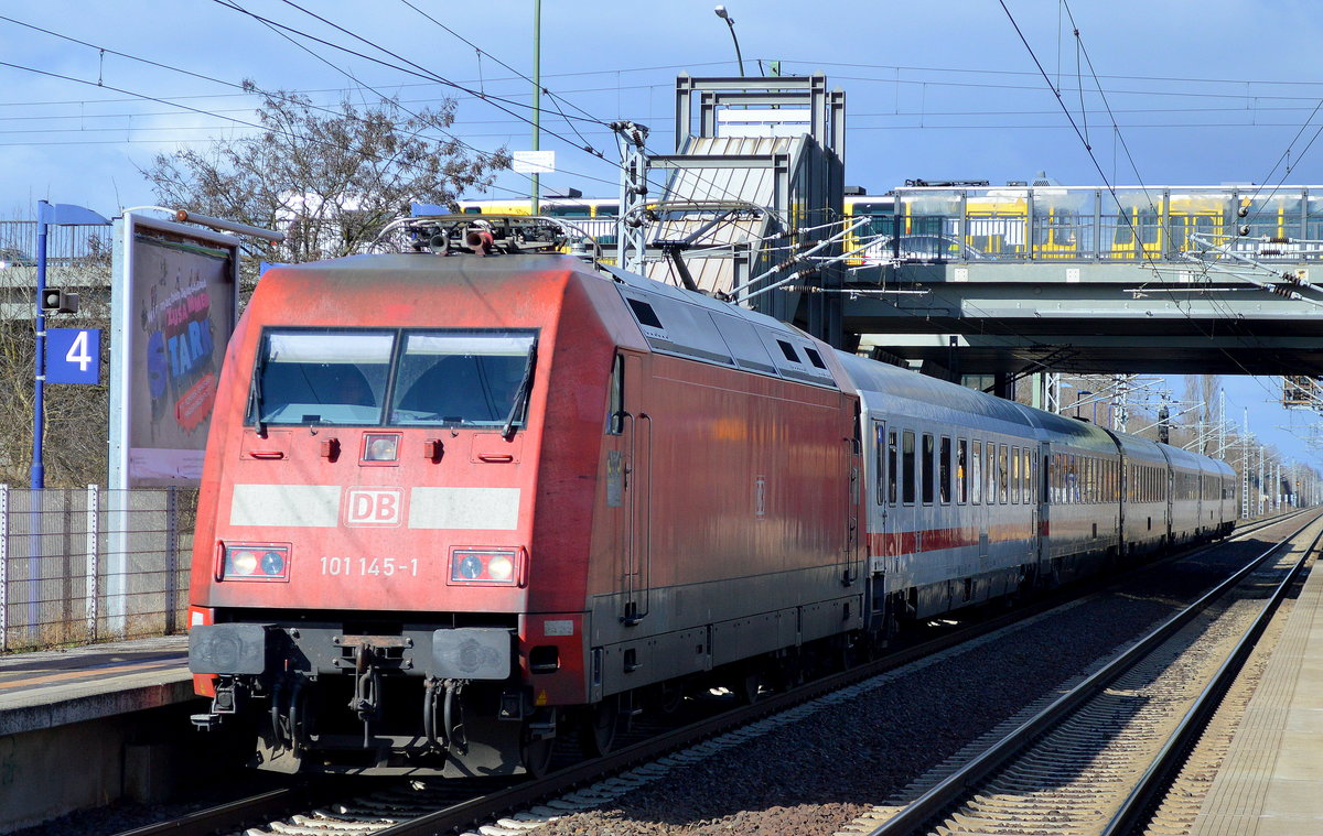 IC 2425 aus dem Ostseebad Binz Richtung Bf. Berlin-Lichtenberg mit 101 145-1 Durchfahrt Bf. Berlin-Hohenschönhausen am 10.03.17