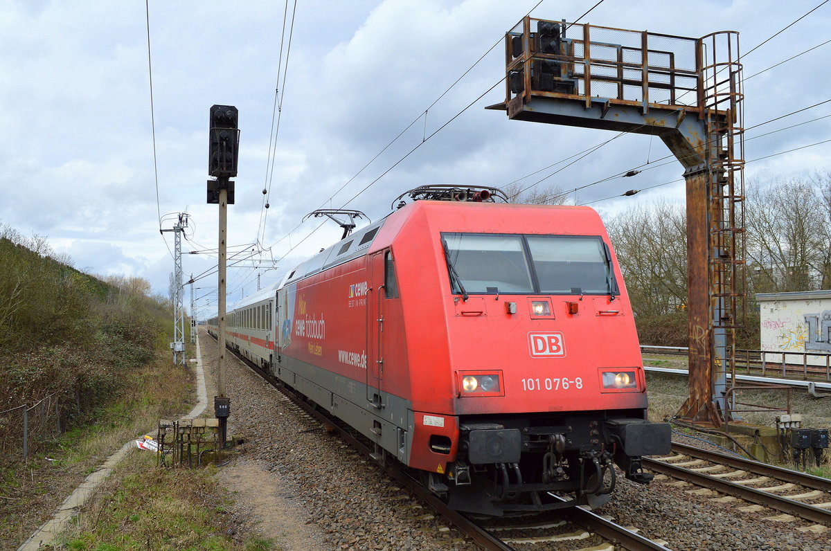 IC 2425 mit 101 076-8 Richtung Bf. Berlin-Lichtenberg am 21.03.17 Bf. Berlin-Hohenschönhausen.