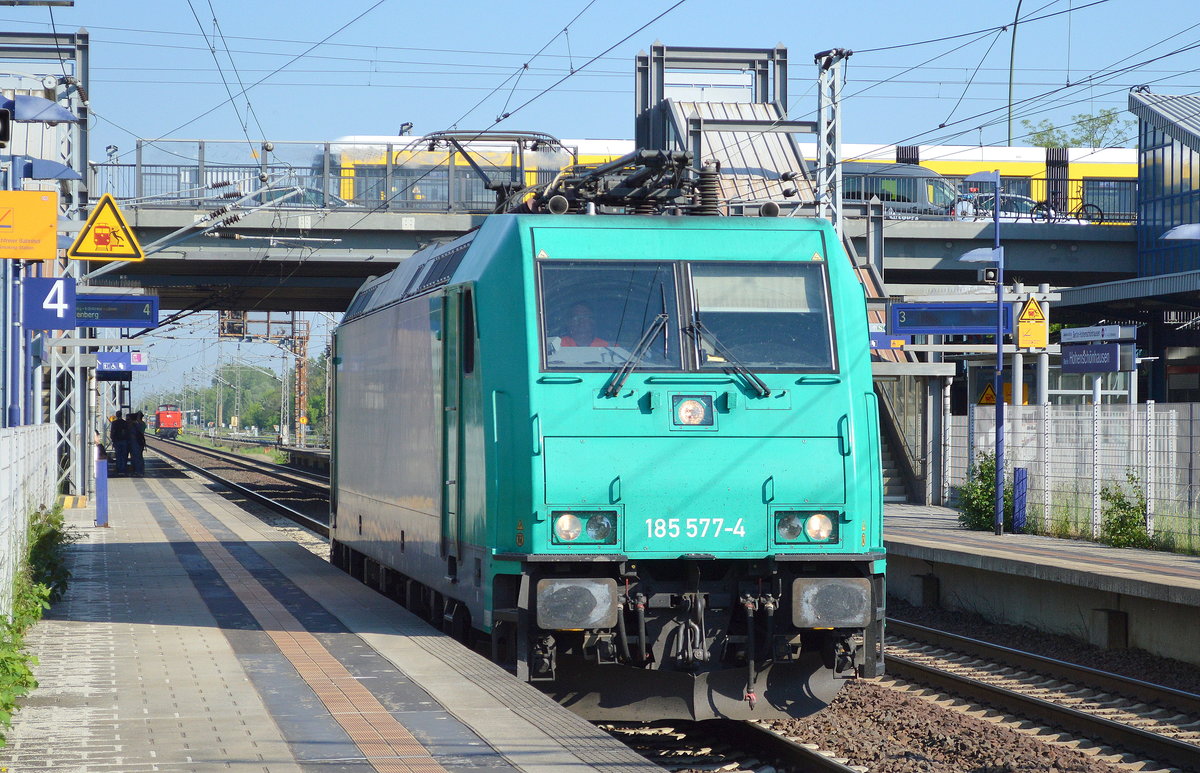 IGE mit der 185 577-4 bei der Durchfahrt Bf. Berlin-Hohenschönhausen am 19.05.17