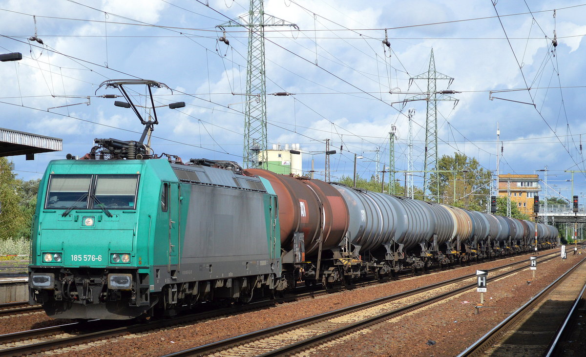 IGE mit ihrer 185 576-6 und Kesselwagenzug am 14.09.17 Bf. Flughafen Berlin-Schönefeld.