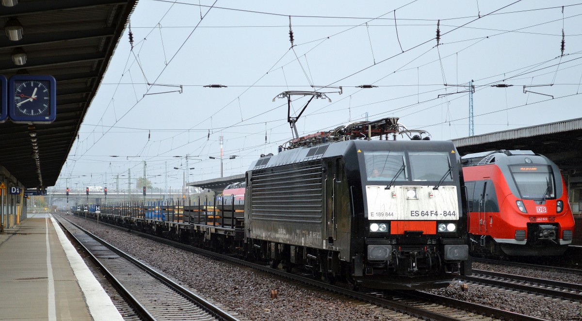Im typischen MRCE Schwarz verblieben trotzdem seit längerem jetzt schon für PKP Cargo tätig, E 189-844/ES 64 F4-844 mit einem polnischen Güterzug Stahlbrammen am 08.04.14 Bhf. Flughafen Berlin-Schönefeld.