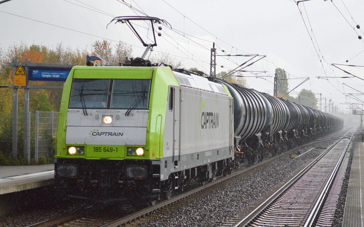Immer nur grau oder es gibt Regen über Berlin, dieser Oktober ist einfach nur unerträglich dieses Jahr. Hier ITL/Captrain 185 649-1 mit Kesselwagenzug, 19.10.16 Berlin-Hohenschönhausen.