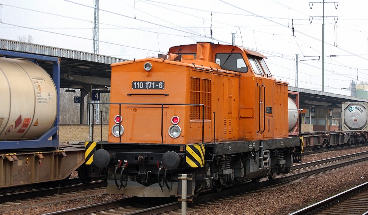 Interessante Erstsichtung für mich, diese 110 171-6 (92 80 1201 171-6 D-TSE, LEW Bj.1969) ist wohl an die Fa. LTH Railservice Gmbh; Dorsten vermietet und durchfährt am 04.03.14 den Bhf. Flughafen Berlin-Schönefeld.