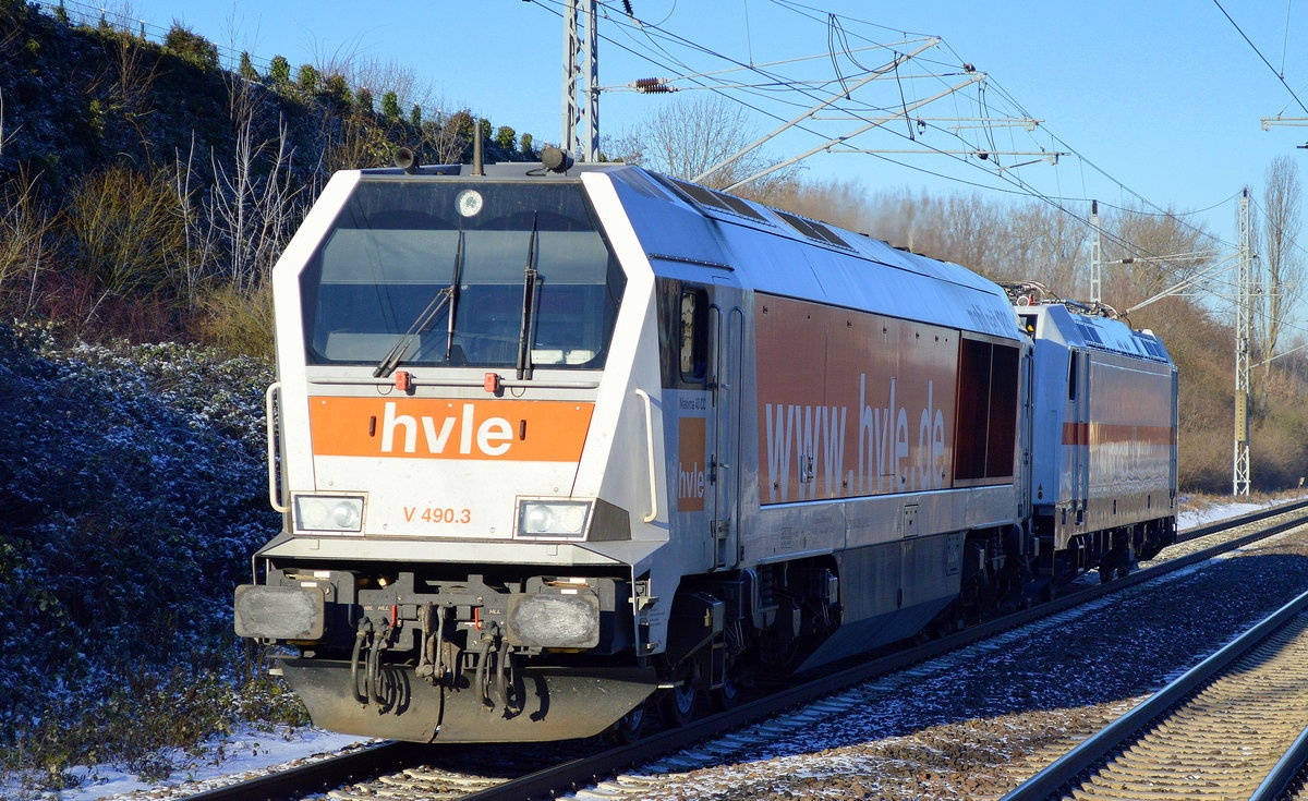 Interessante Überführungsfahrt, hvle V 490.3 (264 008-4) hat eine der DB IC-Loks im Schlepptau, es handelt sich um 146 576-4, 17.01.17 Berlin-Hohenschönhausen.