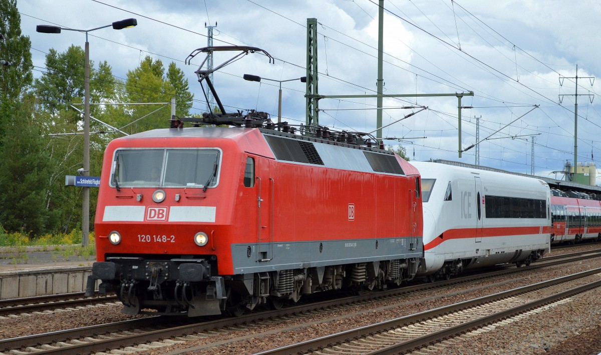 Interessanter Transport, 120 148-2 mit dem ICE Steuerkopf 808 033-5  Ulm  am Haken am 09.09.15 Bhf. Flughafen Berlin-Schönefeld.