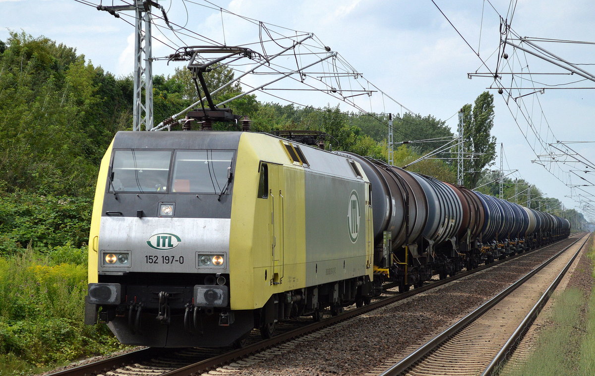 ITL 152 197-0 mit Kesselwagenzug am 03.08.17 Bf. Berlin-Hohenschönhausen.