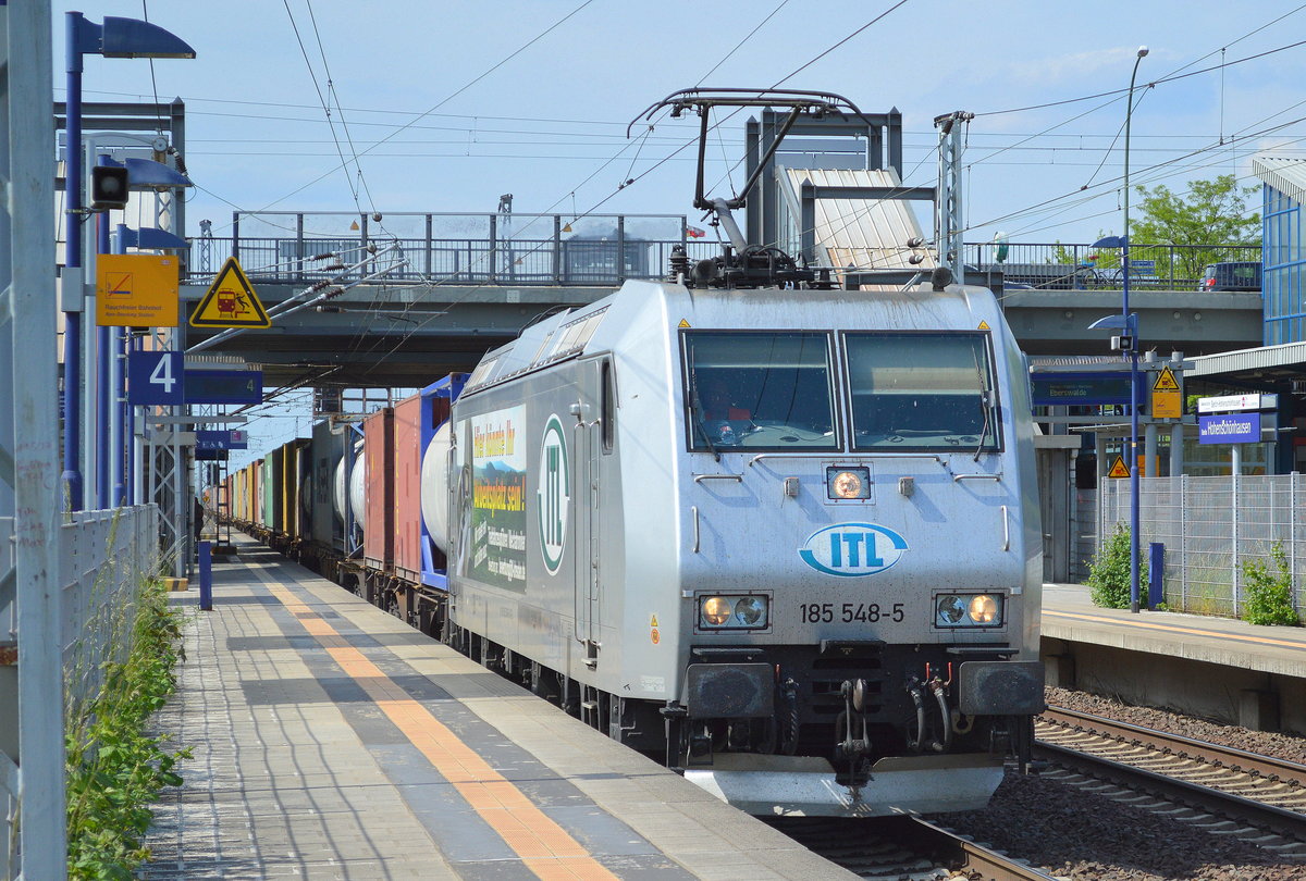 ITL 185 548-5 mit der Einstellungswerbung mit Containerzug am 23.05.17 BF. Berlin-Hohenschönhausen.