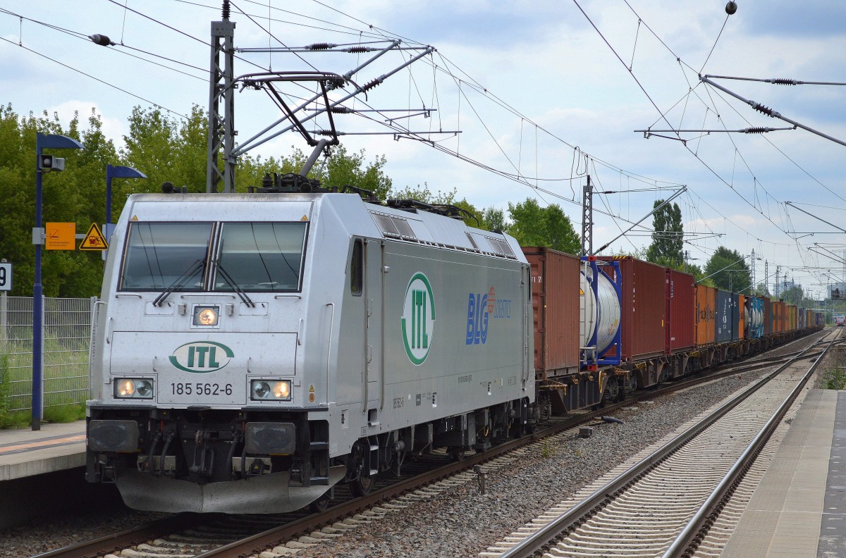 ITL 185 562-6 mit Containerzug Richtung Nordosten am 07.07.14 Durchfahrt Bhf. Berlin-Hohensch�nhausen.