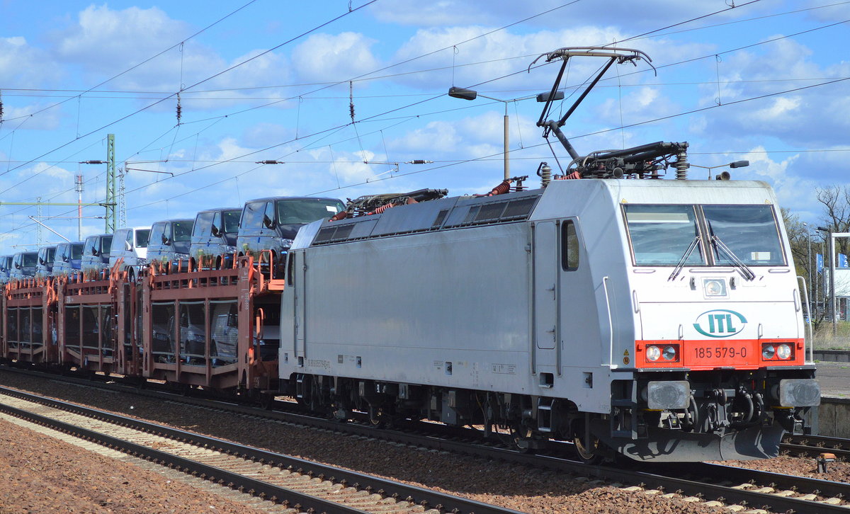 ITL 185 579-0 mit einem PKW-Transportzug (VW Nutzfahrzeuge aus polnischer Produktion) am 06.04.17 Bf. Flughafen Berlin-Schönefeld.