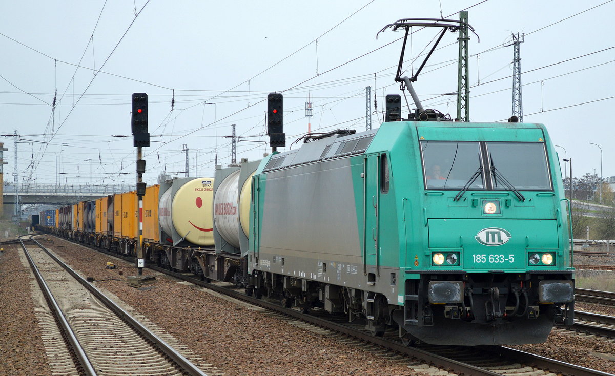 ITL 185 633-5 mit Containerzug am 12.04.16 Durchfahrt Bhf. Flughafen Berlin-Schönefeld.