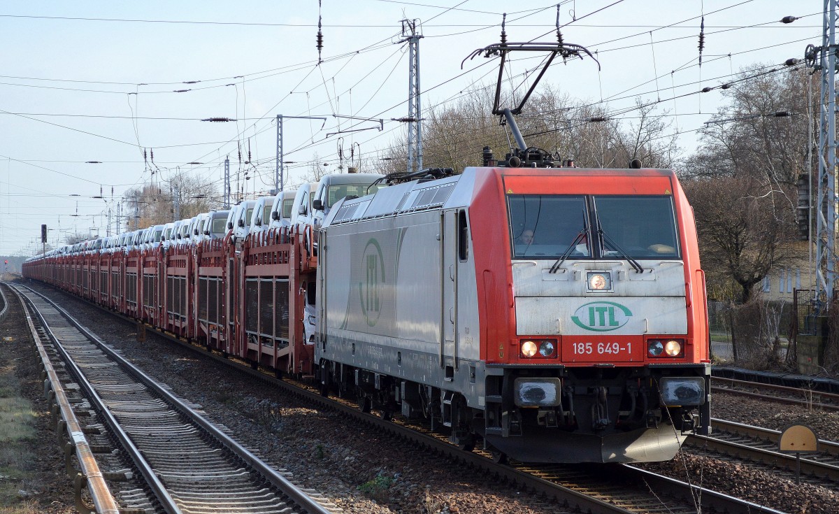 ITL 185 649-1 mit PKW-Transportzug (fabrikneue VW Nutzfahrzeuge) am 26.01.16 Berlin-Hirschgarten.