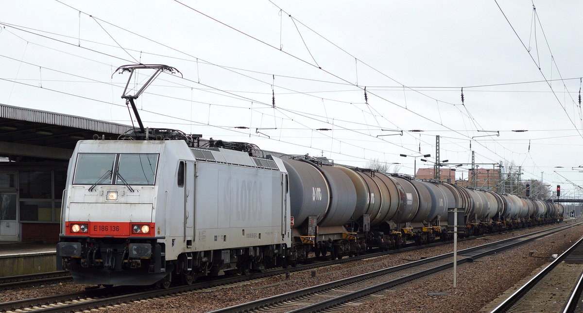 ITL E 186 136-8 mit Kesselwagenzug (Dieselkraftstoff, leer) Richtung Stendell am 20.03.17 Bf. Flughafen Berlin-Schönefeld.