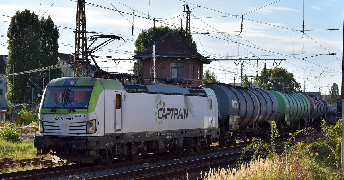 ITL - Eisenbahngesellschaft mbH, Dresden [D] mit ihrer  193 583 , Name:  Mysterious  [NVR-Nummer: 91 80 6193 583-2 D-ITL] und einem Kesselwagenzug am 26.08.25 Höhe Bahnhof Frankfurt/Oder.