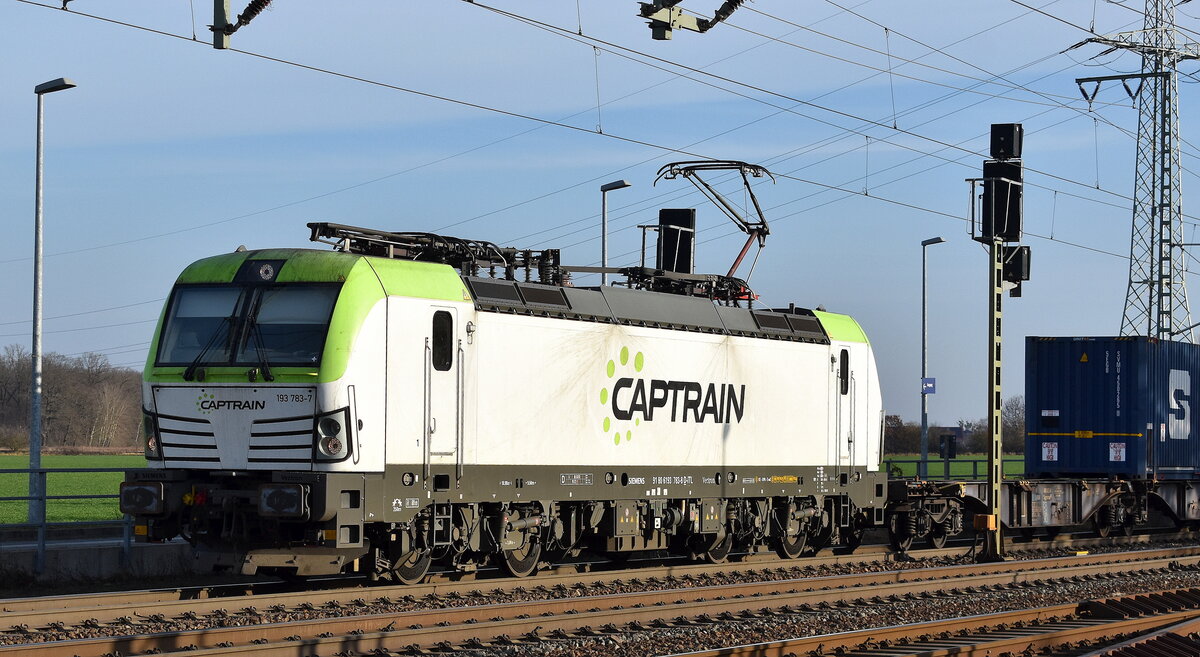 ITL - Eisenbahngesellschaft mbH, Dresden [D] mit ihrer  193 783-7  [NVR-Nummer: 91 80 6193 783-8 D-ITL] und einem Containerzug am 18.12.25 Höhe Bahnhof Rodleben.