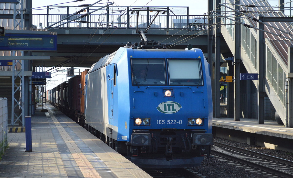 ITL mir 185 522-0 und Containerzug am 19.07.17 Bf. Berlin-Hohenschönhausen.