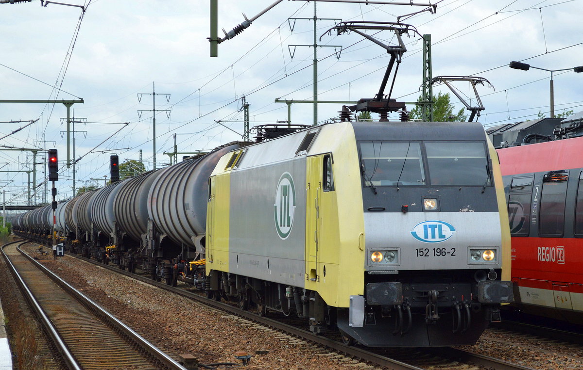 ITL mit 152 196-2 und einem Kesselwagenzug (leer) Richtung Stendell am 03.08.16 Bf. Flughafen Berlin-Schönefeld. 