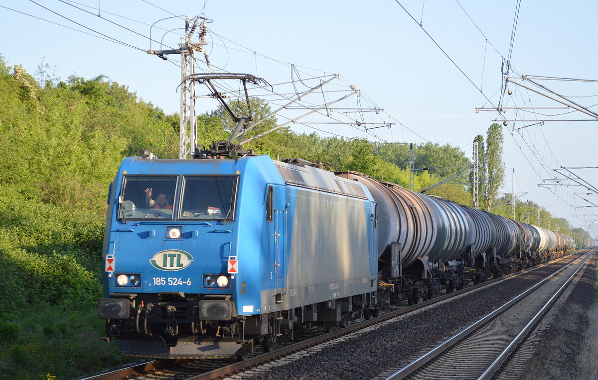 ITL mit 185 524-6 mit Kesselwagenzug am Morgen des 25.05.17 Berlin-Hohenschönhausen, Grüße an den freundlich winkenden Tf., möglicherweise etwas an der Front der hängengelassen?(dat kann in den frühen Morgenstunden schon mal passieren).